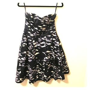 Adorable strapless blue patterned dress!